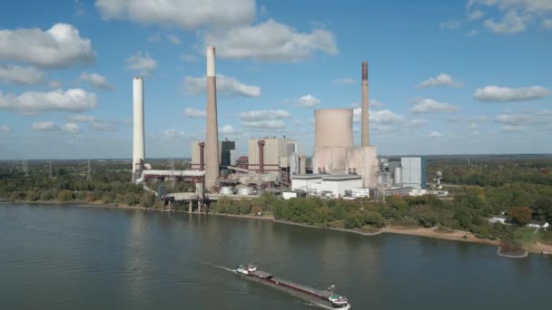 ライン川沿いに位置するヴォエルデ ローワー ライン の廃炉された石炭火力発電所 2017年3月末までに稼働を停止しました 4基の総設備容量は2 234メガワット — ストック動画