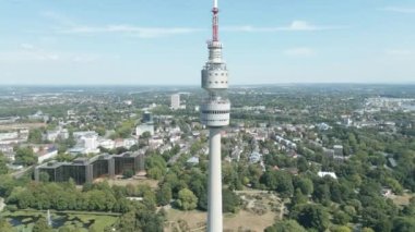 Televizyon kulesi Florian-Turm, Dortmund şehrinde bir dönüm noktasıdır. Gözlem ve televizyon kulesi 1959 yılında inşa edildi. O zamanlar, dünyada türünün ilk örneğiydi.. 