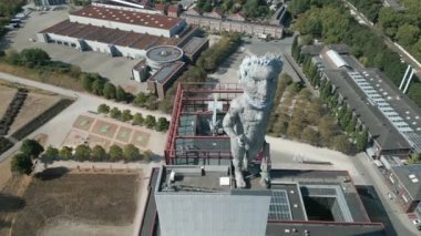 Nordstern Madeni, Gelsenkirchen 'de eski bir kömür madenidir ve bir parka dönüştürülmüştür. Listelenen sarmal kuleye bir heykel (Gelsenkirchen Herkül) takıldı. Kömür ocağı Endüstriyel Miras Yolu 'nun bir parçası..