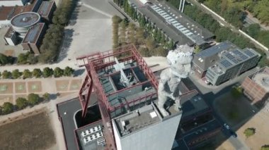 Nordstern Madeni, Gelsenkirchen 'de eski bir kömür madenidir ve bir parka dönüştürülmüştür. Listelenen sarmal kuleye bir heykel (Gelsenkirchen Herkül) takıldı. Kömür ocağı Endüstriyel Miras Yolu 'nun bir parçası..