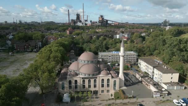 Centrala Moskén Duisburg Med Stålverk Bakgrunden Den Centrala Moskén Islamisk — Stockvideo