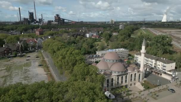 Mesquita Central Duisburg Com Steelworks Segundo Plano Mesquita Central Local — Vídeo de Stock
