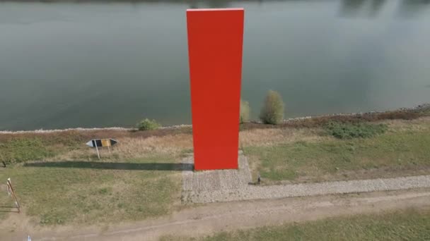 Rheinorange Stålskulptur Som Uppfördes 1992 Duisburg Vid Ruhrområdets Mynning Floden — Stockvideo