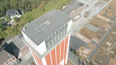 Kamp-Lintfort kentindeki Landmark ve Colliery Park Friedrich Heinrich eski bir kömür madeninin sahasında kuruldu. Tarihi eser Sanayi Mirası Yolu 'nun bir parçasıdır (Almanca: Route der Industriekultur).