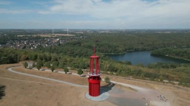 Heykel ve Landmark Rheinpreussen, Moers şehrinde 30 metre yüksekliğinde bir kuledir. Tarihi eser Sanayi Mirası Yolu 'nun bir parçasıdır (Almanca: Route der Industriekultur).