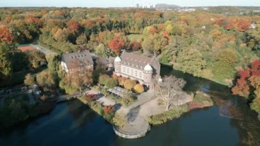 Wittringen Şatosu, Kuzey Ren-Vestfalya 'nın Gladbeck şehrinde demirli bir kaledir. Kökleri 13. yüzyıla dayanıyor..