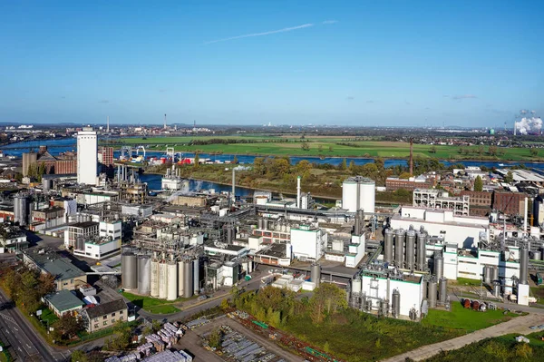 stock image Corn starch factory at a harbor on the Rhine river, in North Rhine-Westphalia. Maisstrke-Fabrik am Rheinhafen.