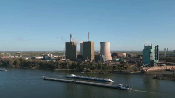 杜伊斯堡的燃气发电厂 由2个机组组成 发电量320兆瓦 它使用高炉煤气 焦炉煤气或天然气作为燃料 — 图库视频影像