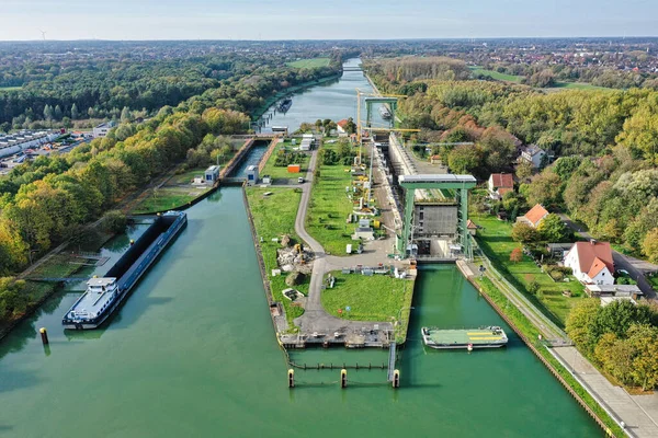 stock image Ship locks in Dorsten, North Rhine-Westphalia. The larger lock was completed in 1928 and has lift gates at both ends. It is 222 meters long, 12 meters wide and is designed for a draft of 2.80 meters. The inset bollards needed to be replaced in 2022. 