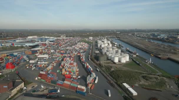 Porto Comercial Com Terminal Contentores Tanques Petróleo Rio Reno Alemanha — Vídeo de Stock