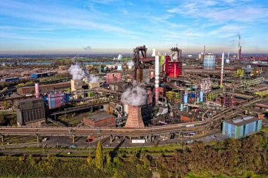 Kuzey Ren-Vestfalya, Almanya 'da bir çelik fabrikasında fırınlar patladı