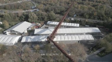Geçici mülteci barınakları Kuzey Ren-Vestfalya, Almanya. Çadırları Ukraynalı mülteciler ve sığınmacılar kullanıyor..