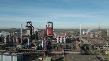 Kuzey Ren-Vestfalya, Almanya 'da bir çelik fabrikasında iki patlama fırını