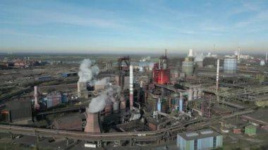 Kuzey Ren-Vestfalya, Almanya 'da bir çelik fabrikasında iki patlama fırını