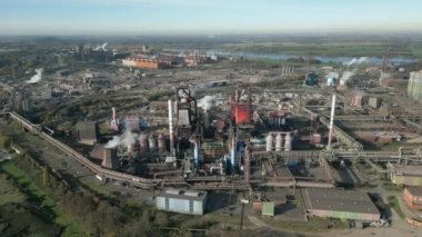 Kuzey Ren-Vestfalya, Almanya 'da bir çelik fabrikasında iki patlama fırını