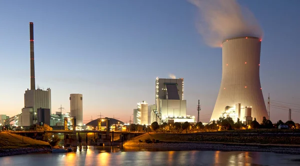 硬燃煤发电厂 瓦尔苏姆10号 位于北莱茵威斯特法伦州杜伊斯堡市 该电站的容量为750兆瓦 为工业提供电力 地区供暖和加工蒸汽 — 图库照片
