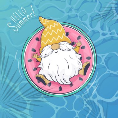 Merhaba yaz çizgi filmi şirin cüce, palmiye ağaçlarının gölgelerinin altındaki havuzda karpuz yatağında yüzüyor. Komik yaz afişi