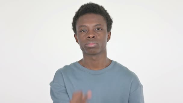 Boos Casual Afrikaanse Man Toont Middelvinger Witte Achtergrond — Stockvideo