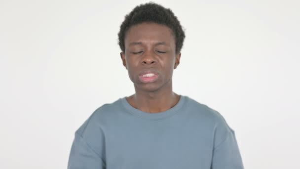 Tillfällig Afrikansk Man Med Tandvärk Vit Bakgrund — Stockvideo