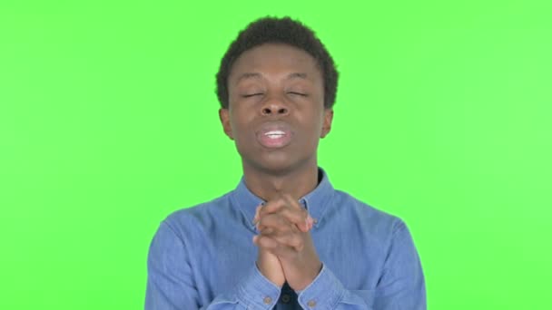 Praying Casual African Man Wishing Green Background — Video