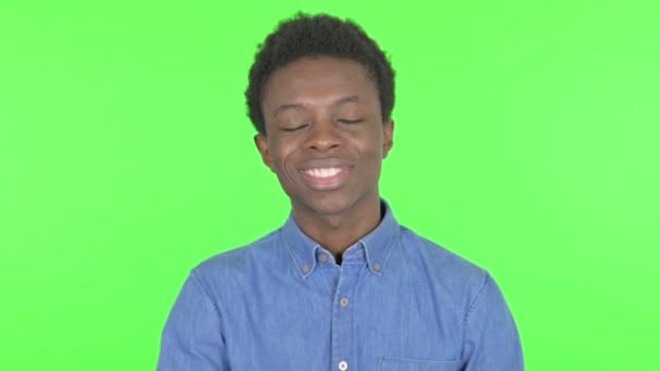 Casual African Man Pointing Camera Green Background — Stockvideo