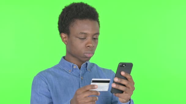 Casual African Man Shopping Online Green Background — Vídeo de Stock