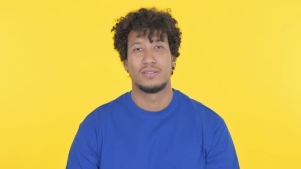 Thumbs Casual African Man Yellow Background — Stock video