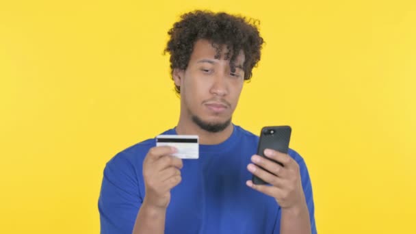 Online Shopping Casual African Man Yellow Background — 비디오