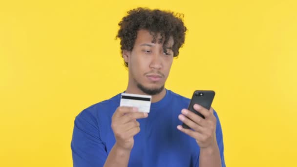 Casual African Man Having Online Payment Problem Yellow Background — Stok Video