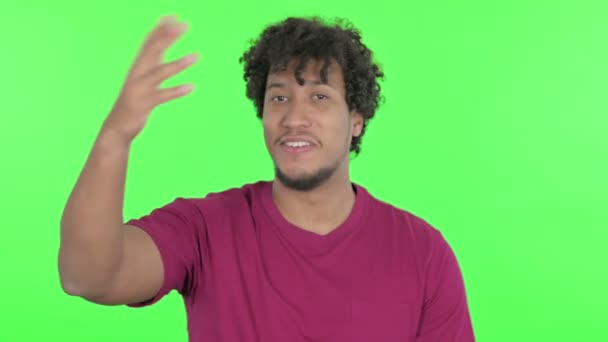 Casual African Man Talking Online Video Call Green Background — Vídeo de Stock