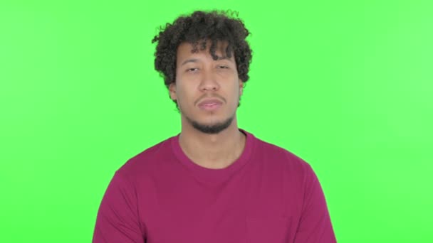 Tired Casual African Man Need Rest Green Background — Vídeo de Stock