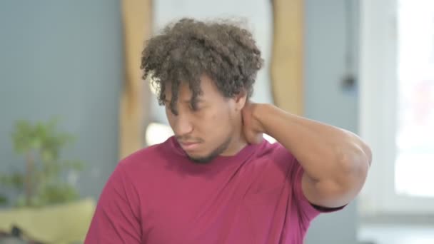 Young African Man Pain Massaging His Neck — Vídeo de stock