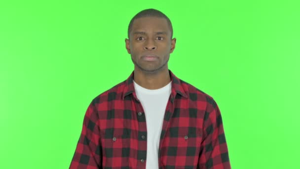 Подобається Молодий Африканський Чоловік Заперечення Зеленому Тлі — стокове відео