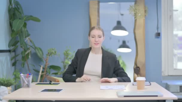 Young Businesswoman Spinal Back Pain Office — Video