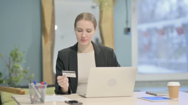 Young Businesswoman Unable Make Online Payment Laptop — Vídeos de Stock