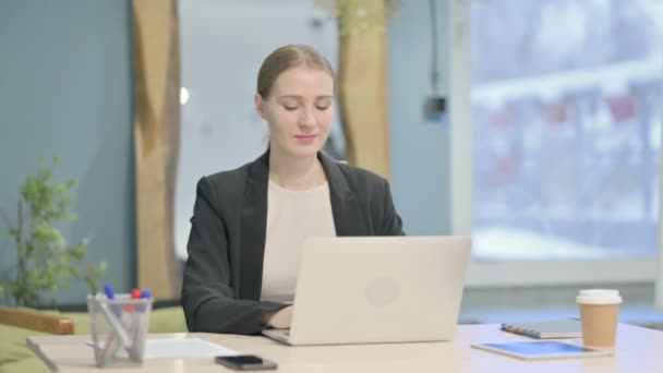 Young Businesswoman Shocked While Working Laptop — Stockvideo