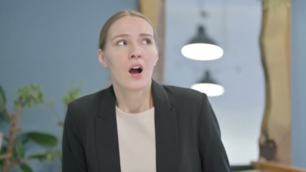Portrait Young Businesswoman Feeling Scared Frightened — Stockvideo