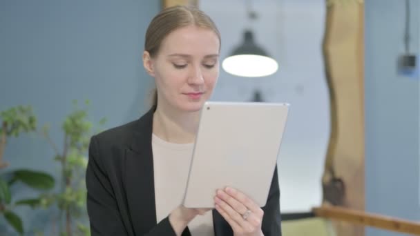 Young Businesswoman Browsing Internet Digital Tablet — Stockvideo