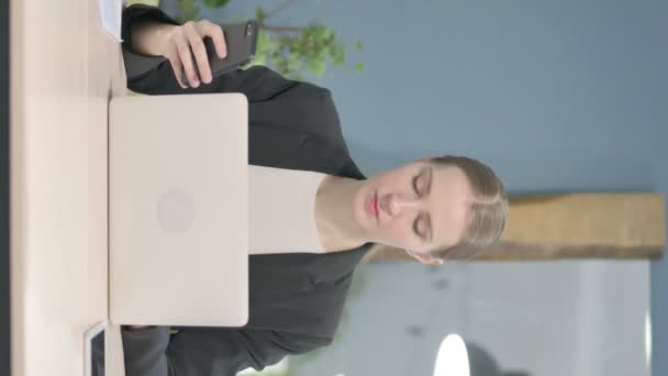 Vertical Video Young Businesswoman Using Smartphone Laptop — Vídeo de stock