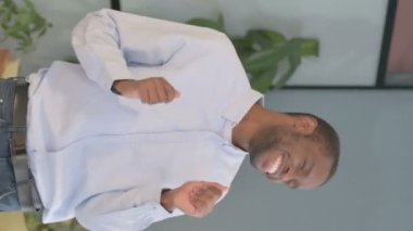 Vertical Video of Dancing African American Man enjoying in Office