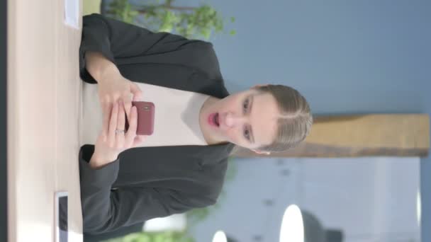 Vertical Video Young Businesswoman Reacting Loss Smartphone — Stockvideo