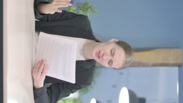 Vertical Video Young Businesswoman Upset While Reading Report — Stockvideo