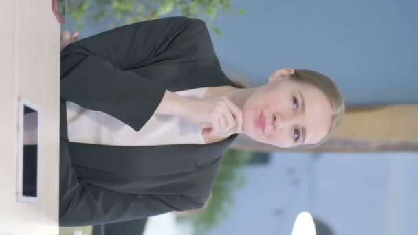 Vertical Video Pensive Young Businesswoman Thinking New Plan — Stockvideo