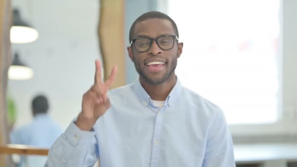 Portrait African American Man Victory Sign — Stock Video