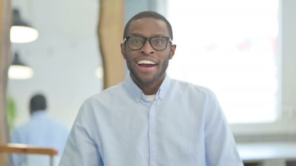 Portrait Successful African American Man Celebrating Achievement — Vídeos de Stock