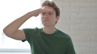 Gelişigüzel Genç Adam Yeni Fırsat Arıyor