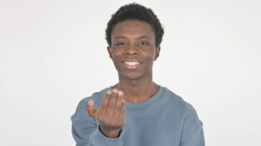 Sıradan Afrikalı Adam Kamerayı Gösteriyor, Beyaz Arkaplana Davet Ediyor