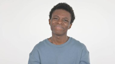 Beyaz Arkaplanda Kayıplara Tepki Veren Sıradan Afrikalı Adam