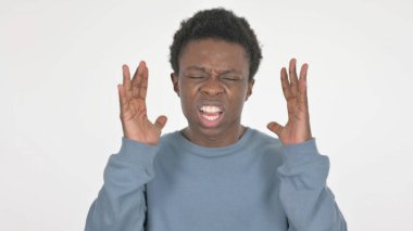 Kızgın Gündelik Afrikalı Adam Beyaz Arkaplanda Çığlık atıyor