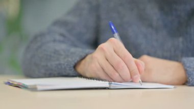 Bir Mektup Yazan Adam 'ın Kapanışı
